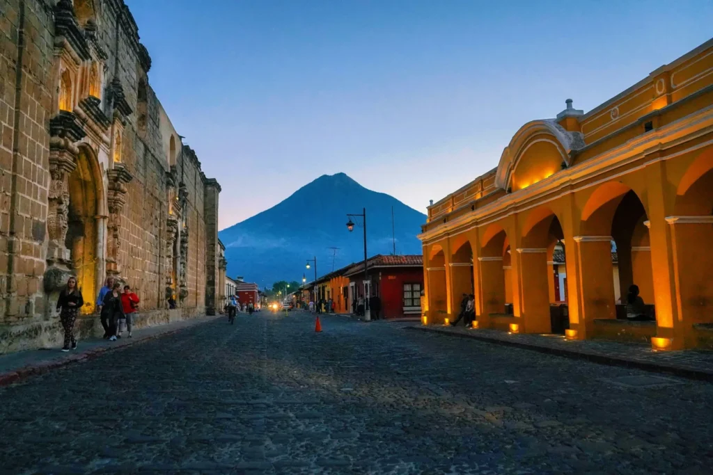 Guatemala y Cuba, con Varadero
